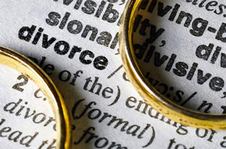 akron Divorce lawyer Manos legal services Akron, Ohio